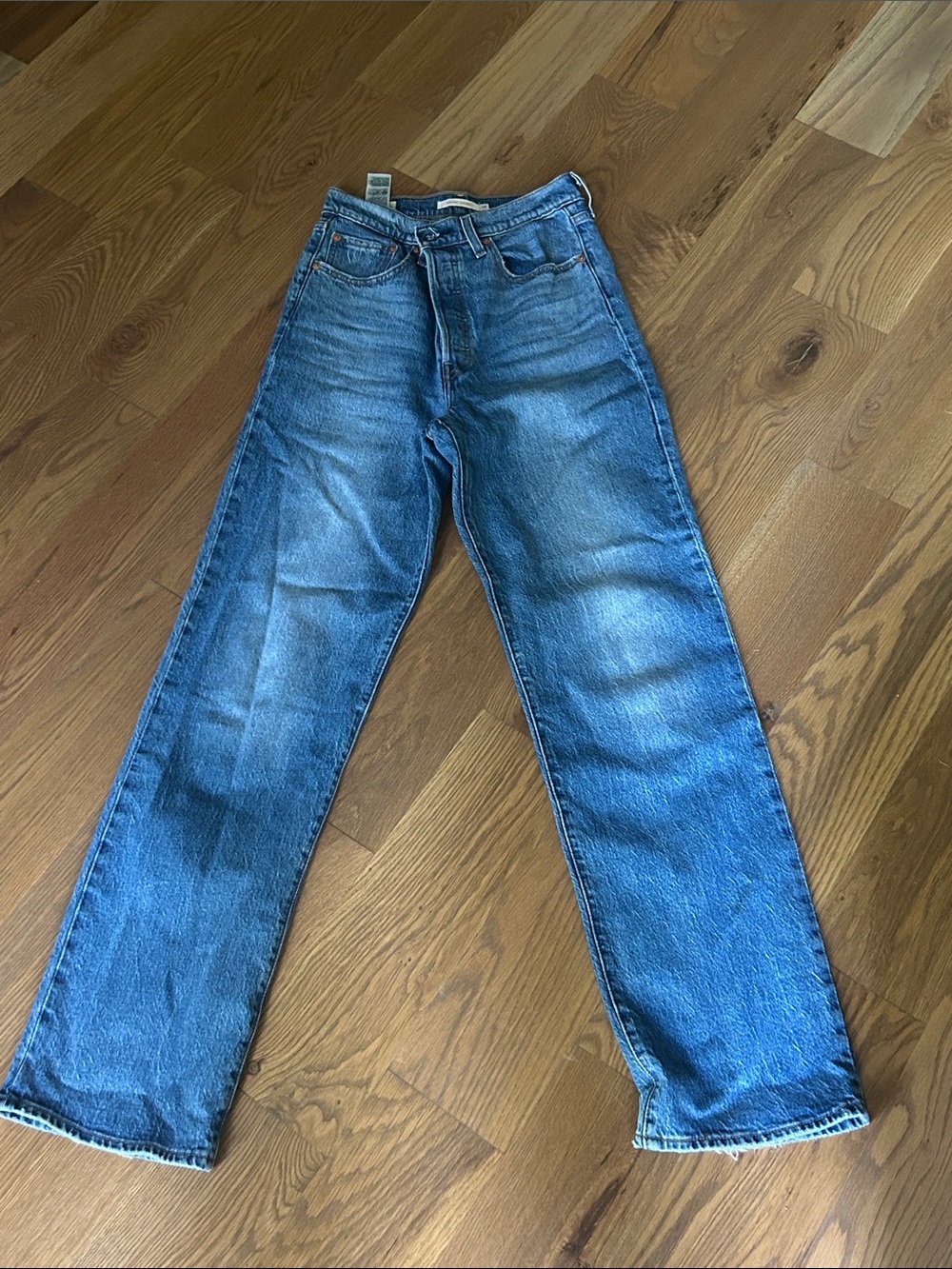 Levi’s// ribcage straight, size 28